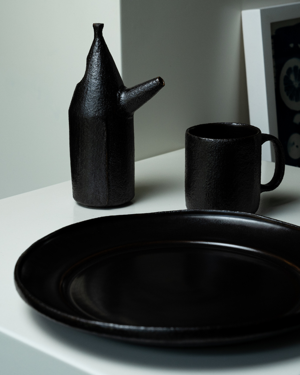 gaya black stoneware